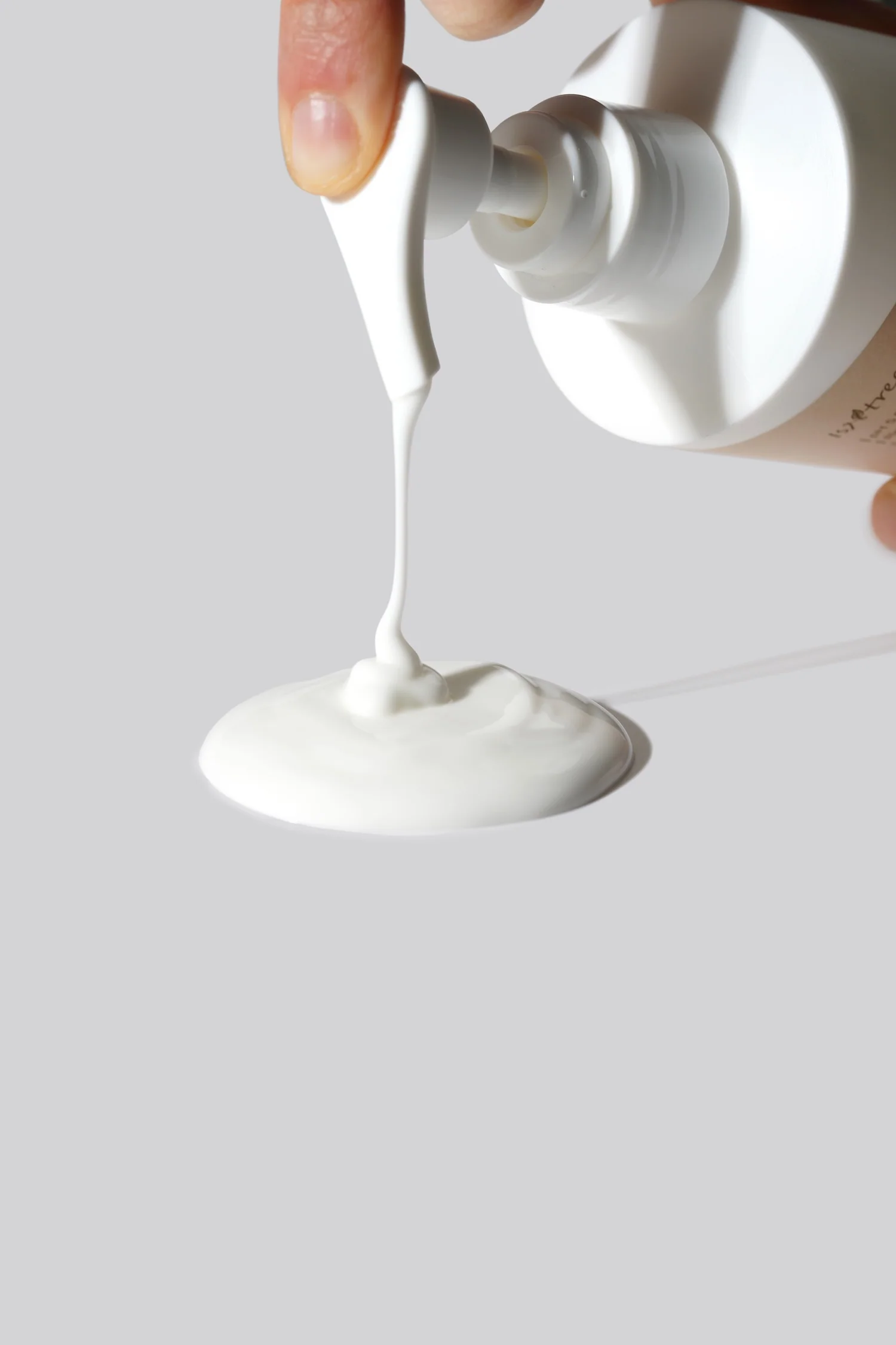 [Isntree] Leche limpiadora vegana de raíz de ñame 220 ml - Image 2